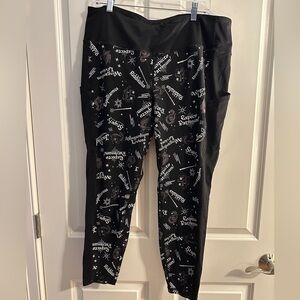 Torrid x Harry Potter black leggings with design. Has pockets. 3